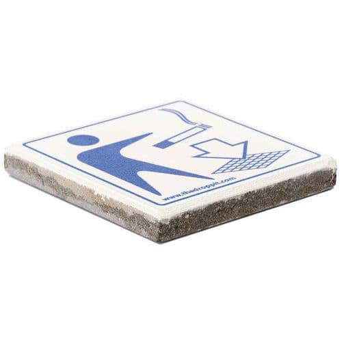 Dlaždice se symbolem popelníku DropPit Betonová dlaždice o rozměrech 30x30 cm
