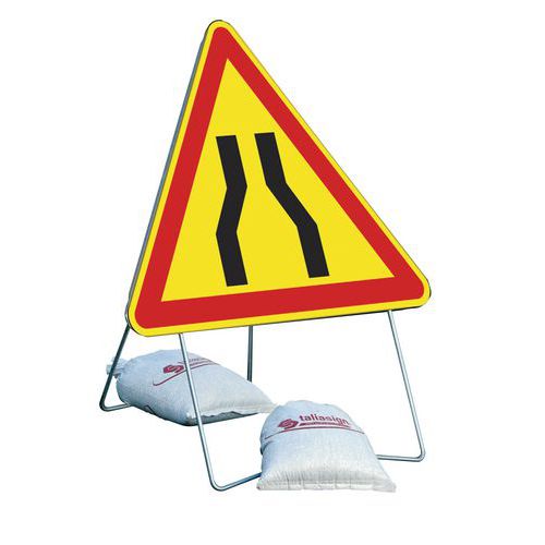 Dočasné označení staveniště – AK3 – Silnice se zužuje na obou stranách