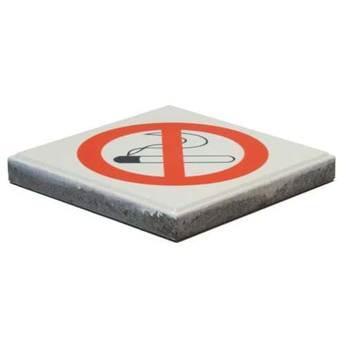Dlaždice se zákazem kouření pro popelník DropPit Betonová dlaždice o rozměrech 30x30 cm k umístění v blízkosti dlaždice popelníku DropPit. <br />Dlaždice s nápisem Zákaz kouření a protiskluzovým povrchem. <br />Pomocí této dlaždice s nápisem můžete vyznačit oblast