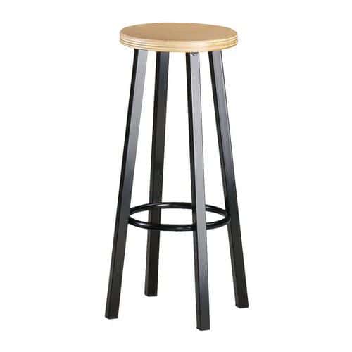 Barová židle Pati Barová židle s elegantním designem.<br />Vybavená kruhovou podnožkou.<br />Nabízí nadčasový design.