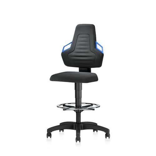 Dílenská židle Bimos Ergoconfort Supertec s podnožkou s měkkými kolečky Pracovní židle do laboratoře nebo dílny s ergonomickým sedákem a opěradlem.<br />Nastavitelné opěradlo zajišťuje permanentní kontakt se zády uživatele a tím uleví páteři a zádovým svalům.<br />Výškově nastavitelná podnožka poskytuje oporu nohou.<br />Speciální potah Supertec je prodyšný