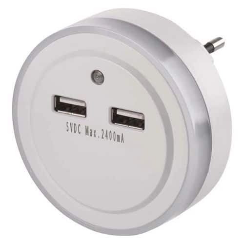 LED noční světlo P3313 do zásuvky s 2 x USB Praktické LED noční světlo do sítě s foto sensorem.<br />Součástí je postranní vypínač a 2 × USB výstup pro napájení různých zařízení.<br />Zdroj světla zajišťuje 1 LED žárovka s průměrem 5 mm.<br />Osvětlení disponuje funkcí automatického vypnutí.<br />Vybrat si můžete z režimu On/Off/Auto.<br />Maximální světelný tok je 4 lm a dosvit 2 metry.<br />Napájení prostřednictvím 230 V/50 Hz.<br />Součástí je ochrana proti přepětí.<br />Rozměr: 60 × 73 mm.