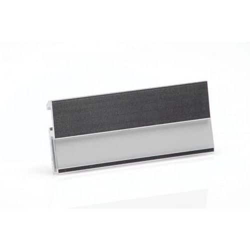 Jmenovka ALU 7 Luxusní kovová jmenovka o rozměru 70×25 mm. Vnitřní rozměr 70×10 mm. Provedení z hliníku s matovou povrchovou úpravou. Část jmenovky určená k popisu je chráněna čirým tuhým plastem