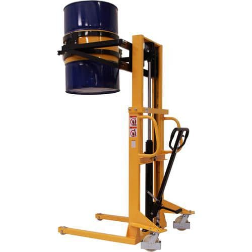 Vysokozdvižný vozík pro sudy YTD-35 Vysokozdvižný hydraulický manipulátor a přepravník je určen k přepravě a naklánění-vylévání sudů s tekutým obsahem (otočení o 180°).<br />Manuální zdvih pro stohování sudů.<br />Duplexní zdvih.<br />Maximální výška vozíku 2100 mm.<br />Kvalitní ocelová kolečka s polyuretanovým běhounem (zadní kolečka otočná o 360°).<br />Vhodné použití i pro manipulaci a převoz hořlavých látek