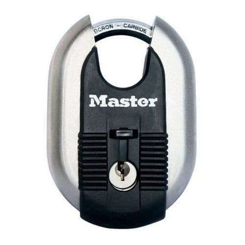Titanový visací zámek Master Lock Excell 60mm Visací zámek o šířce 60 mm s tělem z nerezové oceli.<br />Tělo zámku je vyztužené titanem pro vyšší pevnost a spolehlivost.<br />Třmen z box-karbidu s osmiúhelníkovým profilem pro maximální ochranu proti přeřezání.<br />Dvojitá západka odolná proti vypáčení.<br />Vložka se 4 stavítky.<br />Krytka klíčové dírky pro ochranu proti prachu a vodě.<br />Bezpečnostní třída Master Lock™ 9.