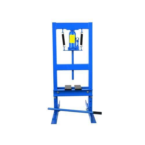 Hydraulický dílenský lis 8t GEKO Tlak 8T<br />Hydraulický pohon<br />Pracovní rozsah 0 - 240 mm<br />4 pracovní úrovně<br />2 základny o rozměrech 155 mm x 68 mm x 12 mm<br />Světlost mezi profily 320 mm<br />Vysoce kvalitní ocel<br />CE certifikát