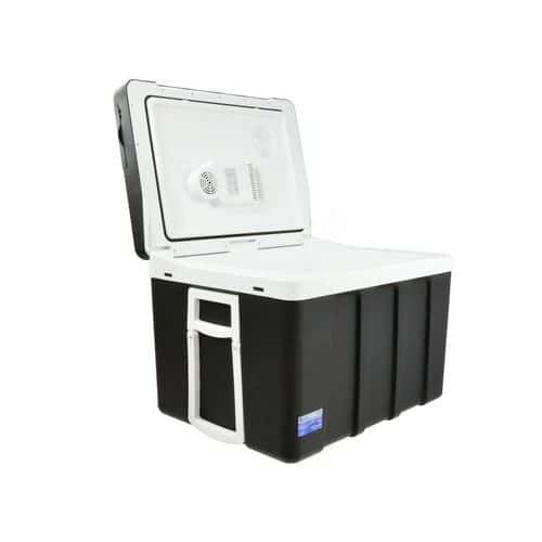 Chladící box 50l 230V/12V pojízdný GEKO Chladící box se vyznačuje vysokou kvalitou použitých materiálů a tím dobrou tepelnou izolací a energetickou účinností.<br />Díky kompaktním rozměrům