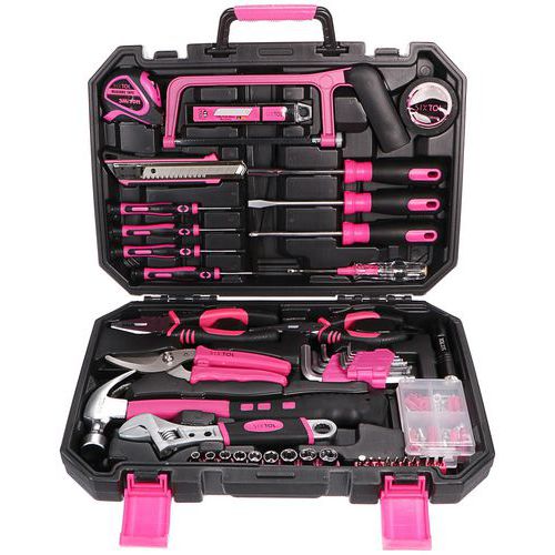 Sada nářadí HOME PINK 128 SIXTOL Díky kompaktní velikosti lze sadu brát i na cesty<br />Obsahuje širokou škálu nářadí<br />Sada nářadí je pomocníkem v domácnosti i na zahradě<br />Součástí sady je množství spojovacího materiálu<br />Nářadí je uloženo v praktickém černo-růžovém kufříku<br />1x ulamovací nůž<br />1x svinovací metr 3 m<br />1x elektrická zkoušečka<br />9x imbusový klíč<br />1x kleště kombinované 150 mm<br />1x drápové kladivo<br />1x kleště prodloužené 130 mm<br />1x svítilna<br />1x prodlužovací nástavec<br />1x držák bitů<br />10x bity<br />9x nástrčné hlavice<br />1x zahradnické nůžky<br />1x nastavitelný klíč 200 mm<br />2x šroubovák 6 mm X 100 mm<br />6x hodinářský šroubovák<br />10x náhradní břity do nože<br />1x izolační páska<br />70x drobné příslušenství (vruty a hmoždinky)<br />1x plastový kufr<br />Materiál nářadí: uhlíková ocel s pochromováním<br />Materiál kufru: plast<br />Počet kusů v sadě: 128<br />Rozměry kufru: 39 x 27